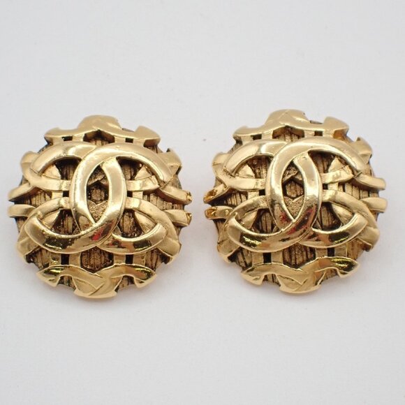 CHANEL CC Logo Round Button Earrings Clip-On 2 5 Gold Vintage - Picture 1 of 9